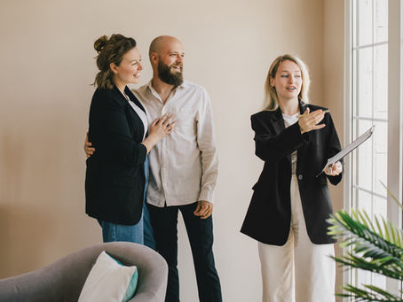 Emlak Danışmanı ile Çalışmanın Faydaları ve Riskleri